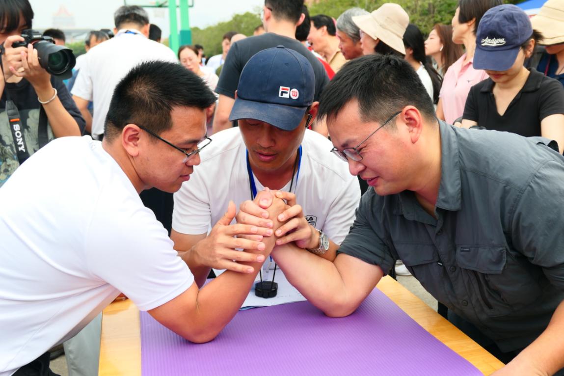 相机-《一触即发》-人事处梁水源-13850034978